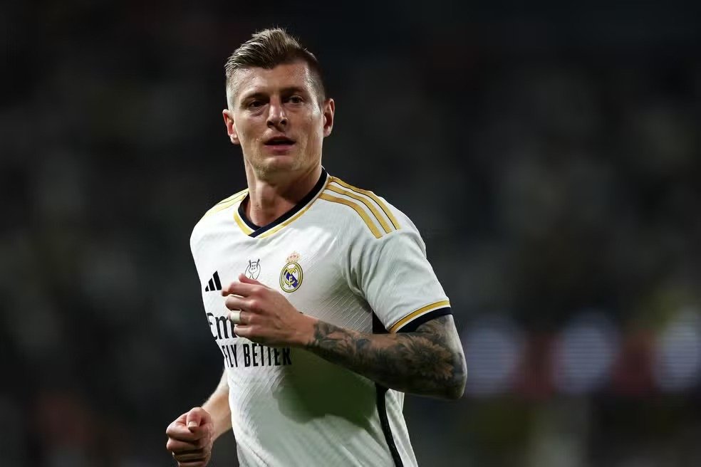 Kroos Reage com Humor a Comentário de Vidal Sobre Habilidade