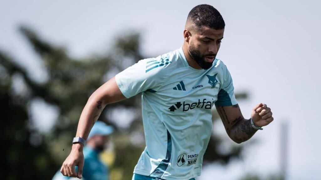 Jogador do Cruzeiro Retorna Após Longa Ausência Por Lesão