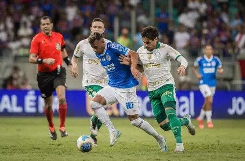 Bahia e Palmeiras Decidem Pontos Cruciais no Brasileirão em Salvador