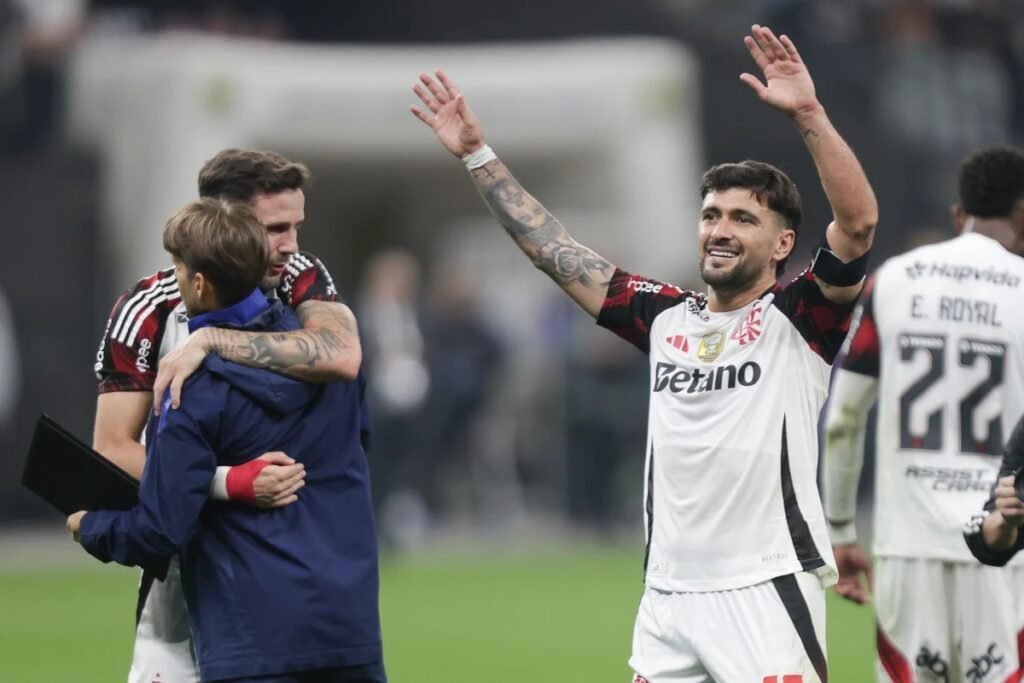Arrascaeta vive temporada mais artilheira da carreira
