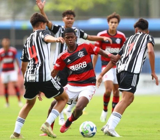 Flamengo e Atlético-MG Decidem Vaga na Semi do Sub-17