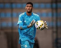 Manchester United Almeja Ex-Goleiro do Flamengo, Mas Esbarra em Valor Milionário