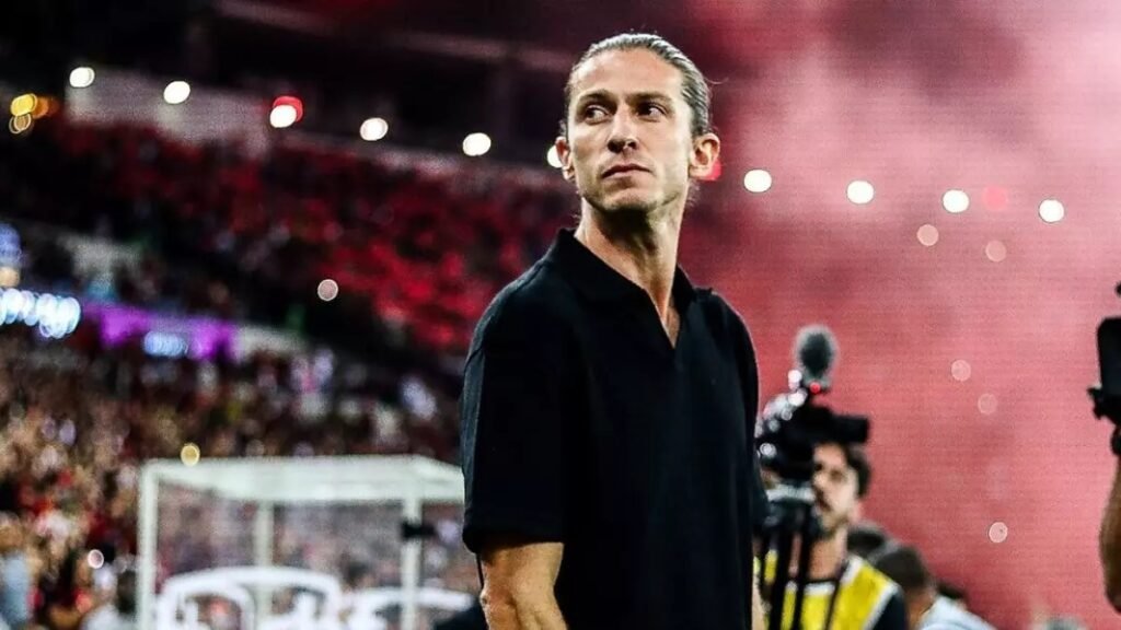 Filipe Luís: Um Ano no Flamengo e Negociações de Renovação em Andamento