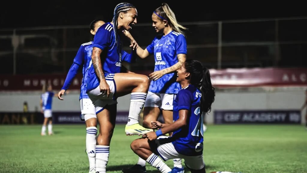 Cruzeiro Imparável: Goleada Histórica Consolida Liderança no Mineiro Feminino