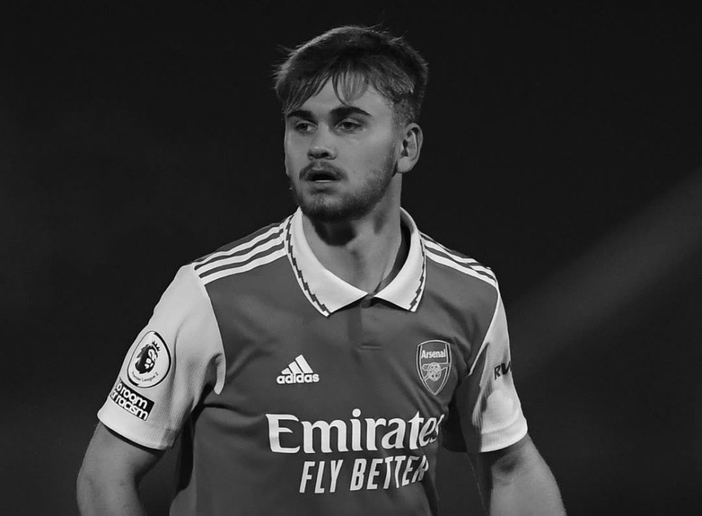 Tragédia no Futebol Inglês: Ex-Arsenal Morre Após Choque em Partida
