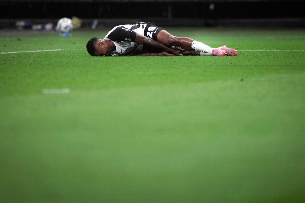 Vitinho é Operado e Desfalca Corinthians; Retorno aos Gramados é Incerto