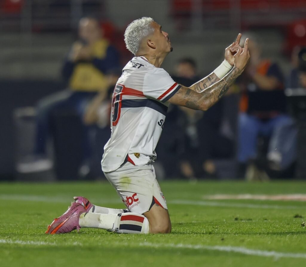 São Paulo Busca Reabilitação Contra o Fortaleza Após Jejum de Gols