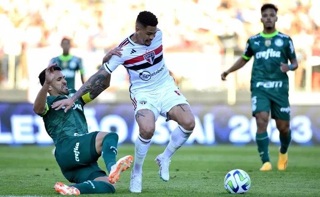 São Paulo x Palmeiras: Duelo de Gigantes em Cenários Opostos no Brasileirão