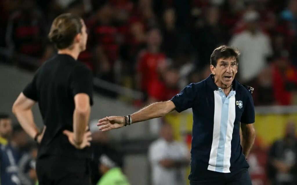 Áudio Incendiário: Técnico do Racing Inflama Flamengo Antes de Decisão