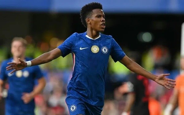 Estêvão Brilha no Chelsea