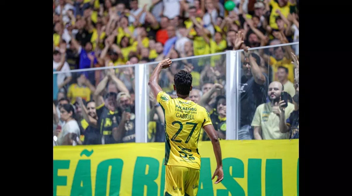 Brasileirão Agitado: Corinthians e Mirassol Brilham Fora