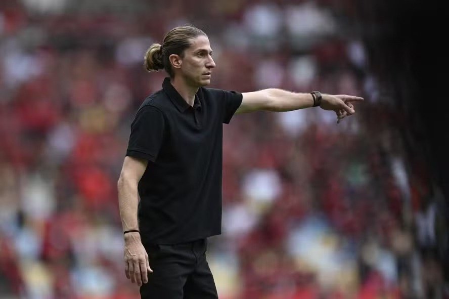 Filipe Luís Surpreende ao Analisar Desempenho do Flamengo: “Jogar Mal Faz Parte”