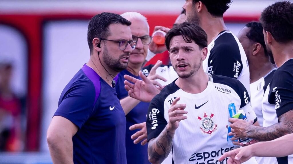 Corinthians: Dorival Júnior Surpreende com Trio Inédito no Meio-Campo Contra o Grêmio