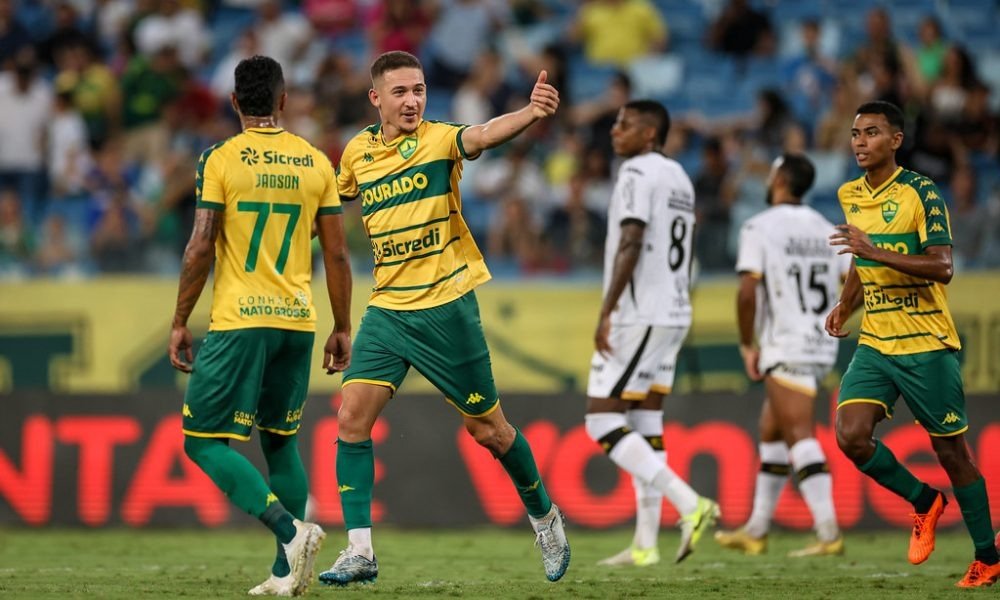 Cuiabá Triunfa e Ameaça G-4 na Série B
