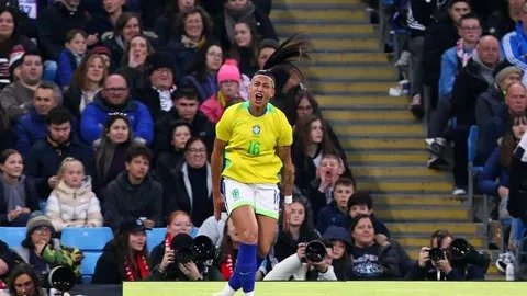 Brasil Vence Inglaterra em Wembley com Gols de Zaneratto e Dudinha