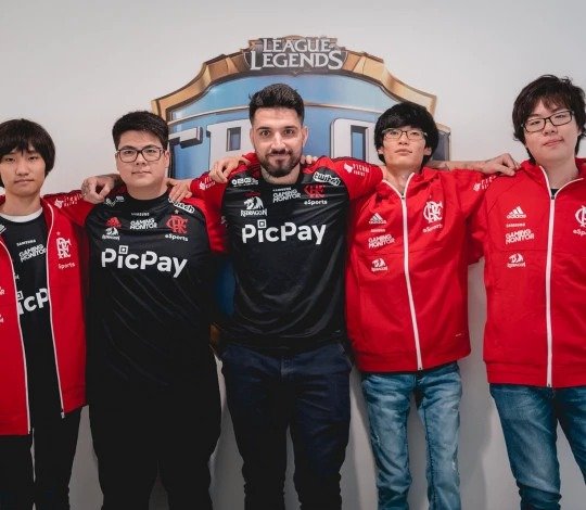 FlaEsports avança com vitória emocionante