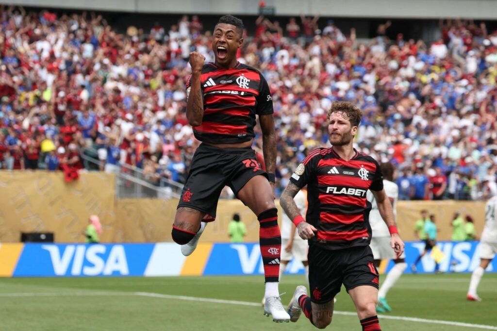 Flamengo lidera chances de título do Brasileirão, mas vê Palmeiras encostar após empate com Cruzeiro