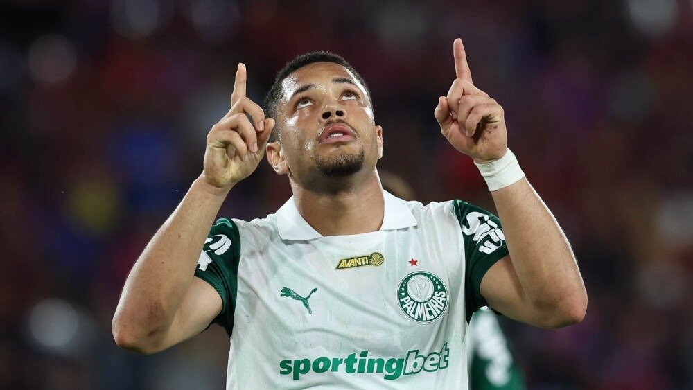 West Ham mira Vitor Roque, mas Palmeiras só libera por R$300 milhões