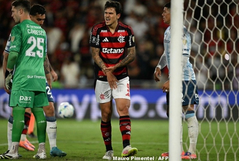 Pedro: Flamengo Avalia Fratura no antebraço em jogo com Racing pela Libertadores