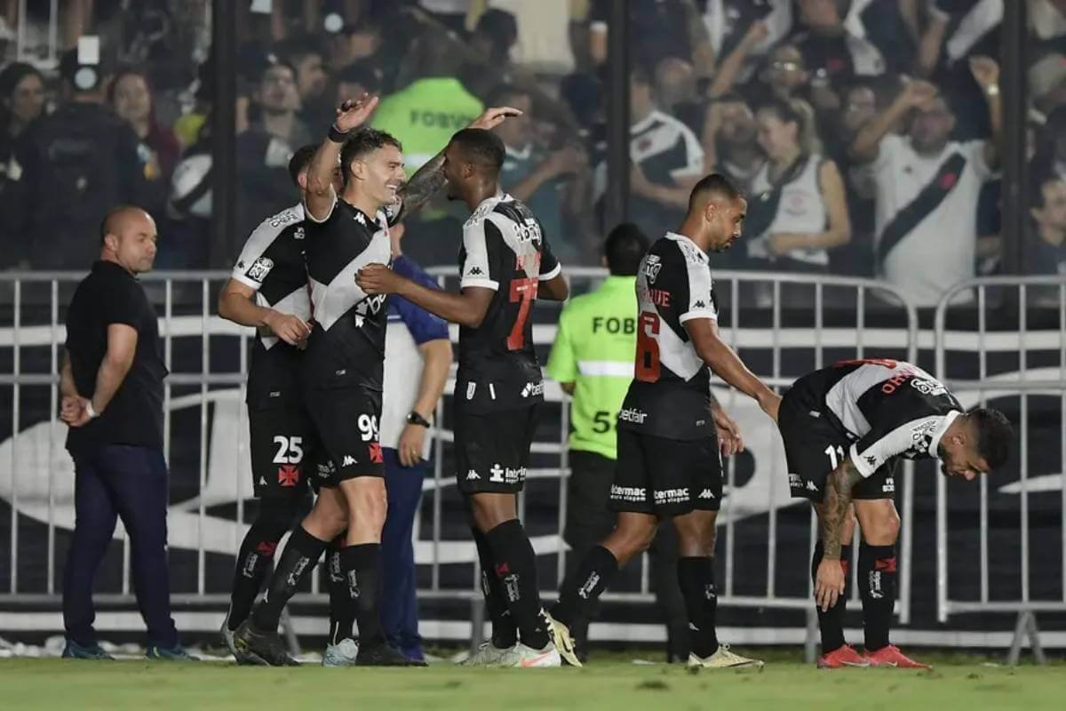 Cria da Base Brilha e Vasco Diminui Dependência de Vegetti