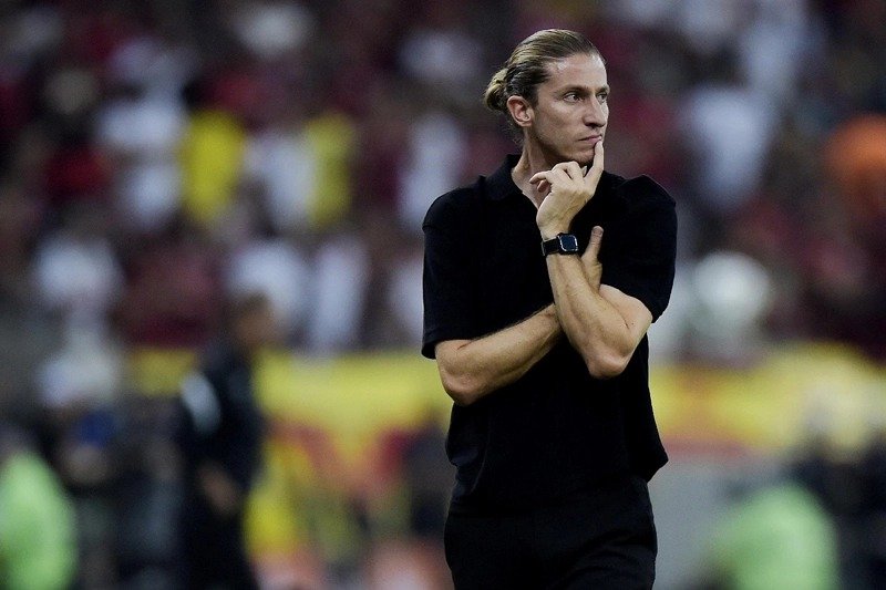 Flamengo Acelera Negociação e Busca Acordo com Filipe Luís