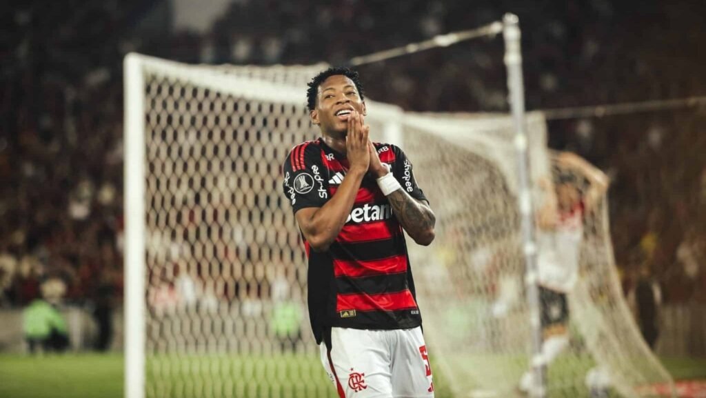 Flamengo Pune Gonzalo Plata com Multa Após Expulsões e Polêmicas