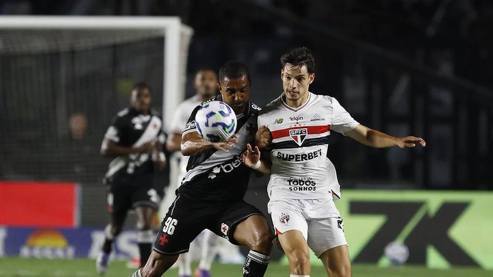 São Paulo Silencia São Januário e Bate Vasco em Confronto Direto