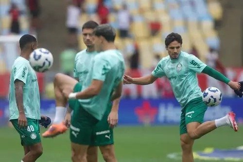Palmeiras Avalia Contratações: Atacante, Zagueiro e Meio-Campista no Radar para 2026