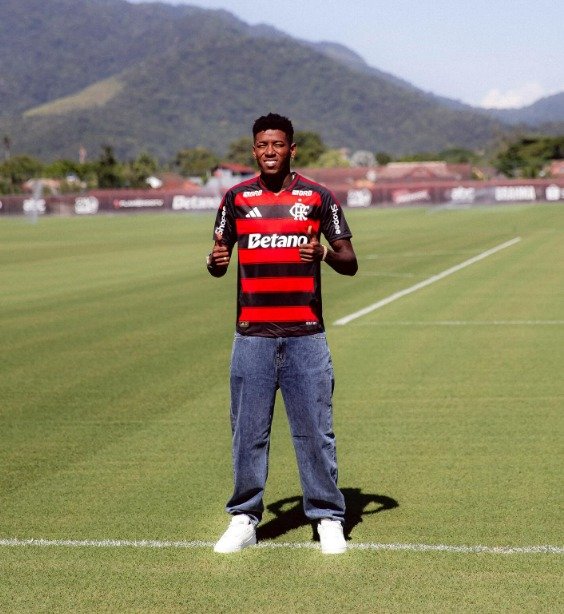 Vitão revela influência de companheiro na ida ao Flamengo